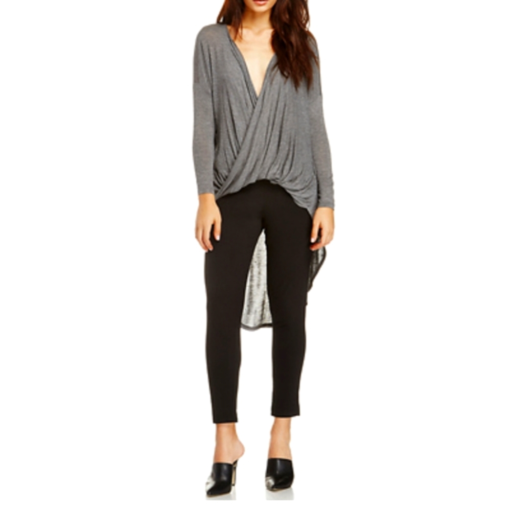 DAILYLOOK Twisted Sister blouse in gray
